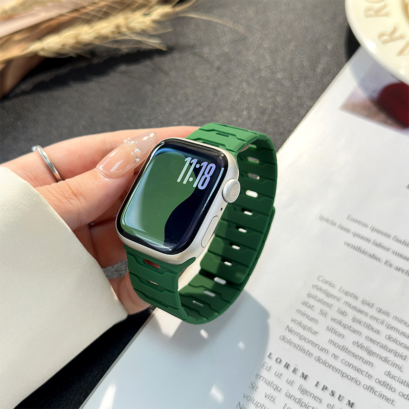 Silicone Magnetic Watch Strap iWatch.Dragon Scale Silicone Magnetic Watch Strap