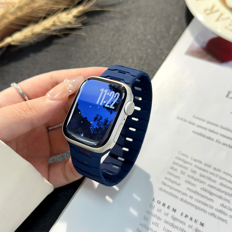 Silicone Magnetic Watch Strap iWatch.Dragon Scale Silicone Magnetic Watch Strap