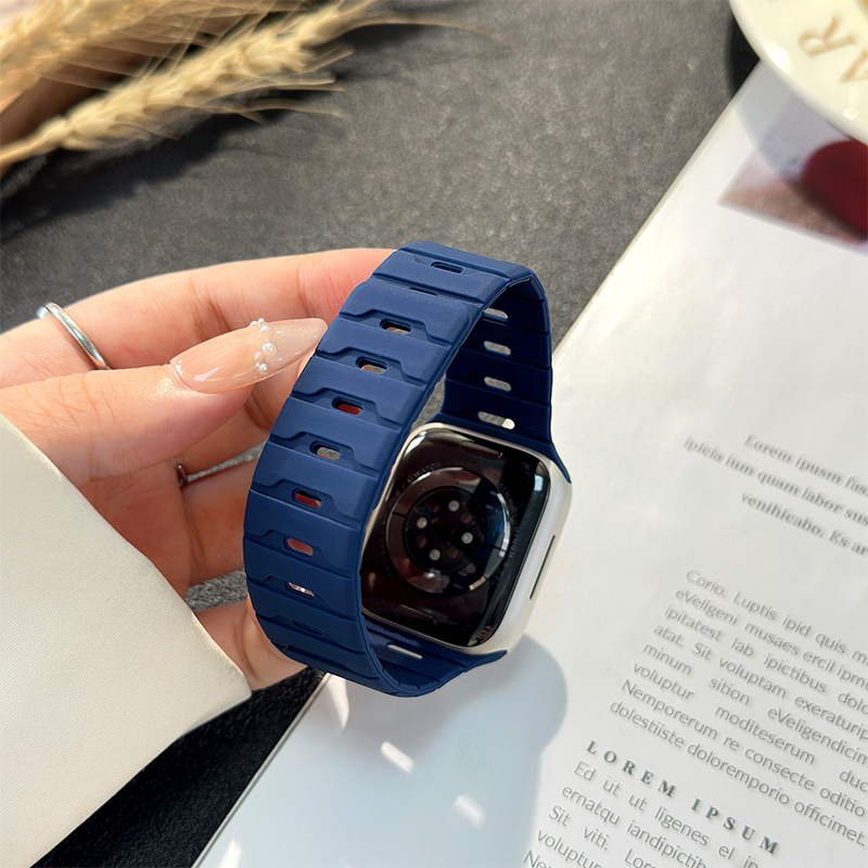 Silicone Magnetic Watch Strap iWatch.Dragon Scale Silicone Magnetic Watch Strap