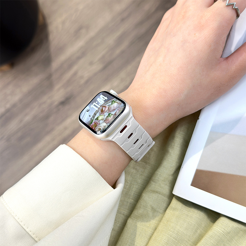 Silicone Magnetic Watch Strap iWatch.Dragon Scale Silicone Magnetic Watch Strap